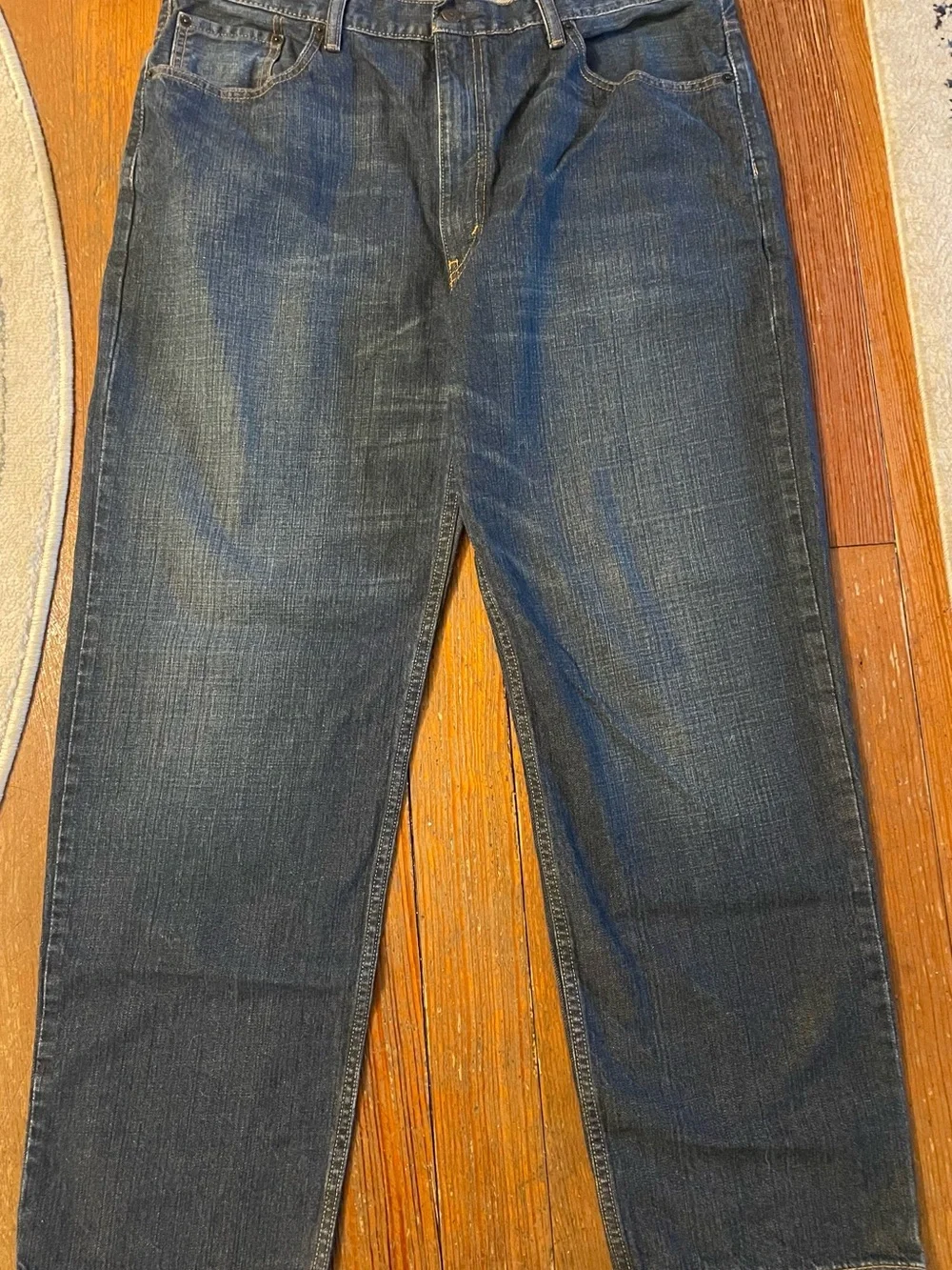 Levi's 550 Relaxed Fit Medium Stonewash Jeans  Men's Size: 40x32.  00550-274